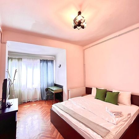 Downtown Unirii Square Private Economy Rooms With Shared Amenities บูคาเรสต์ ภายนอก รูปภาพ