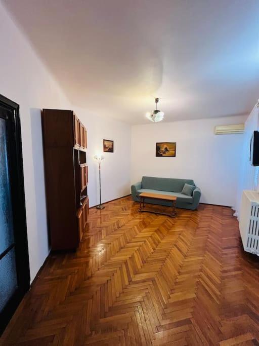 Downtown Unirii Square Private Economy Rooms With Shared Amenities บูคาเรสต์ ภายนอก รูปภาพ