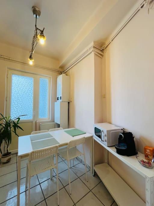 Downtown Unirii Square Private Economy Rooms With Shared Amenities บูคาเรสต์ ภายนอก รูปภาพ