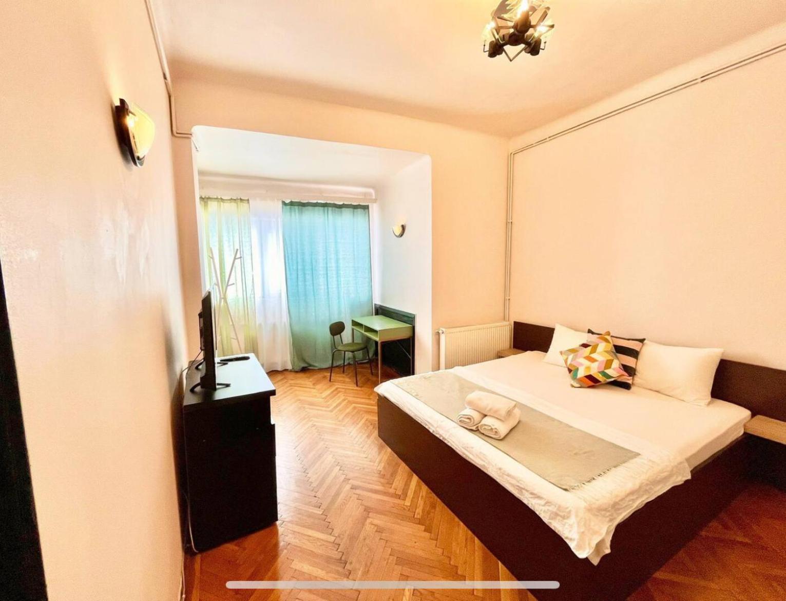 Downtown Unirii Square Private Economy Rooms With Shared Amenities บูคาเรสต์ ภายนอก รูปภาพ