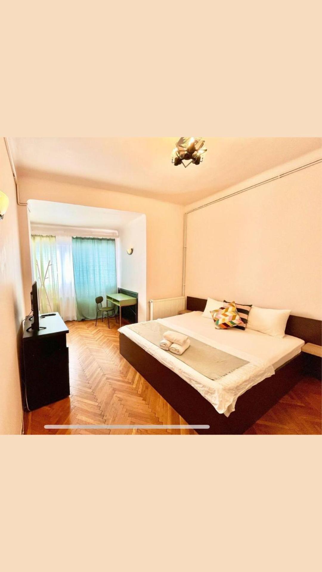 Downtown Unirii Square Private Economy Rooms With Shared Amenities บูคาเรสต์ ภายนอก รูปภาพ