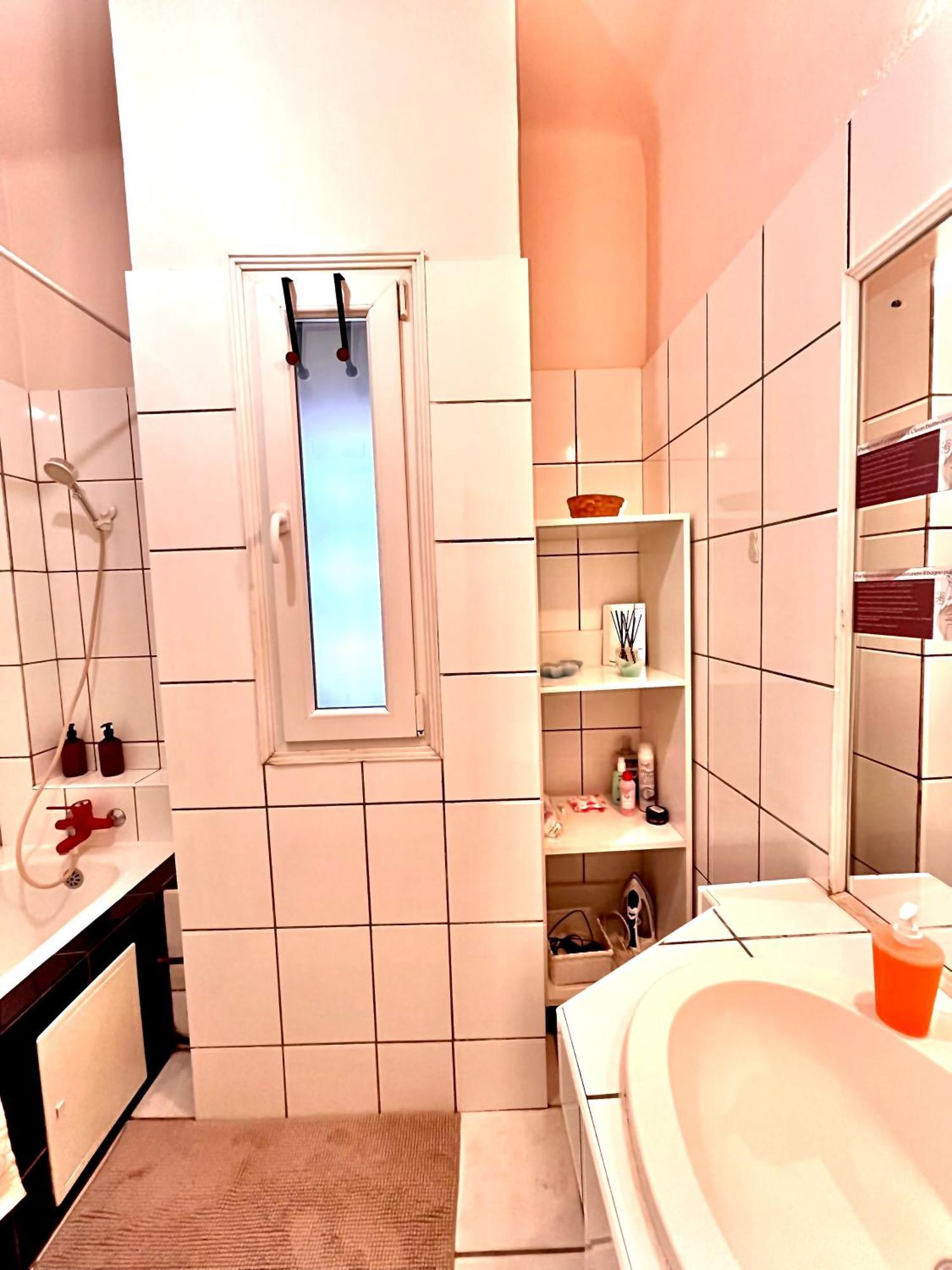 Downtown Unirii Square Private Economy Rooms With Shared Amenities บูคาเรสต์ ภายนอก รูปภาพ