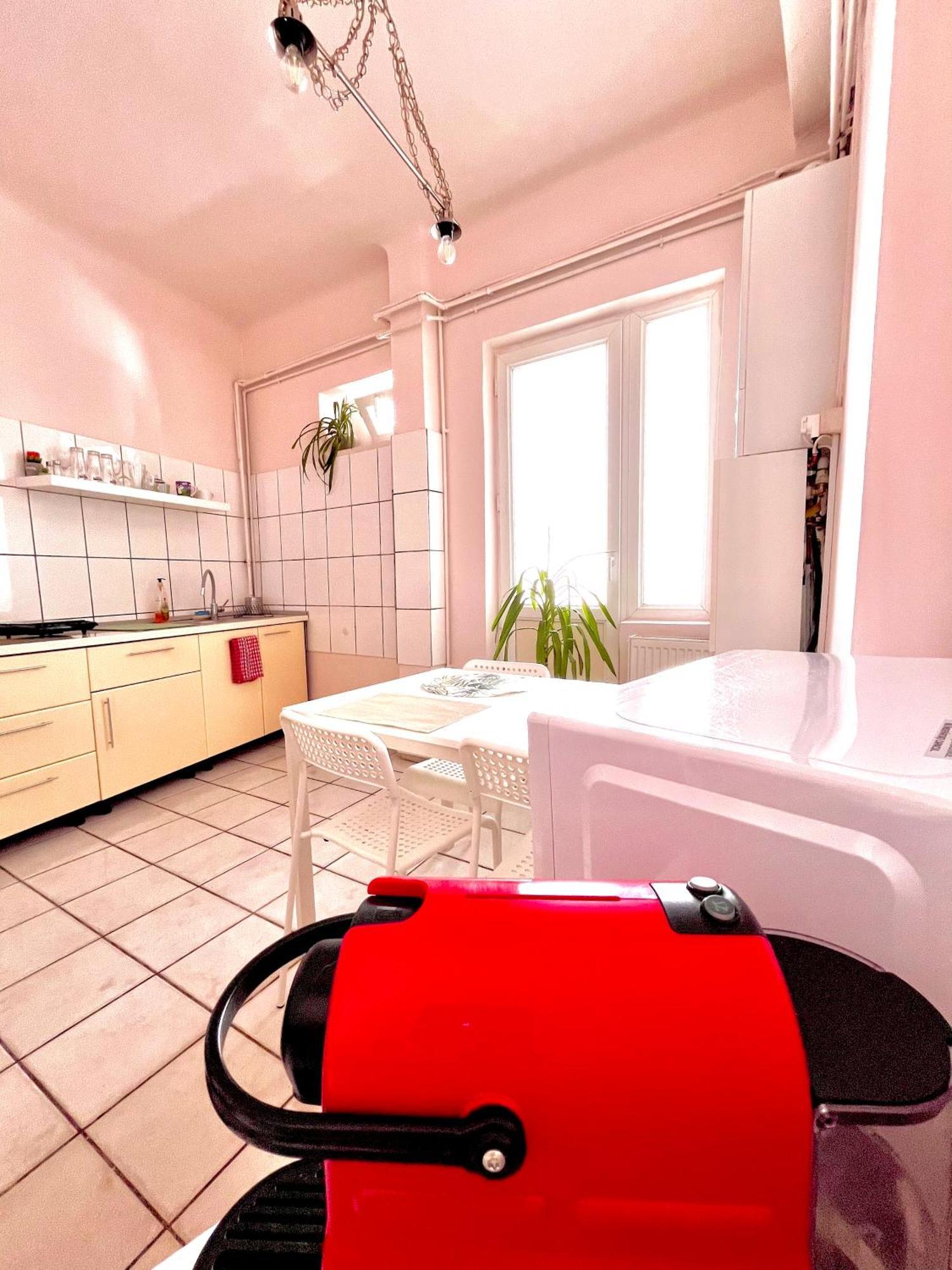 Downtown Unirii Square Private Economy Rooms With Shared Amenities บูคาเรสต์ ภายนอก รูปภาพ